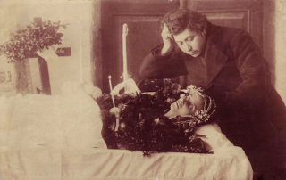 Illustration for article titled The Strangest Tradition of the Victorian Era: Post-Mortem Photography